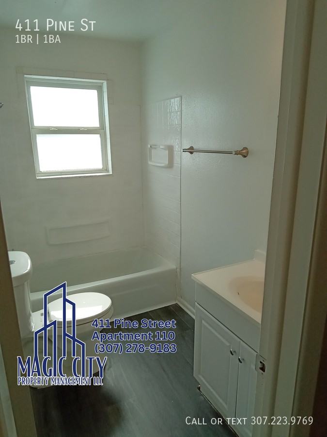 411 Pine St - Photo 3 of 15