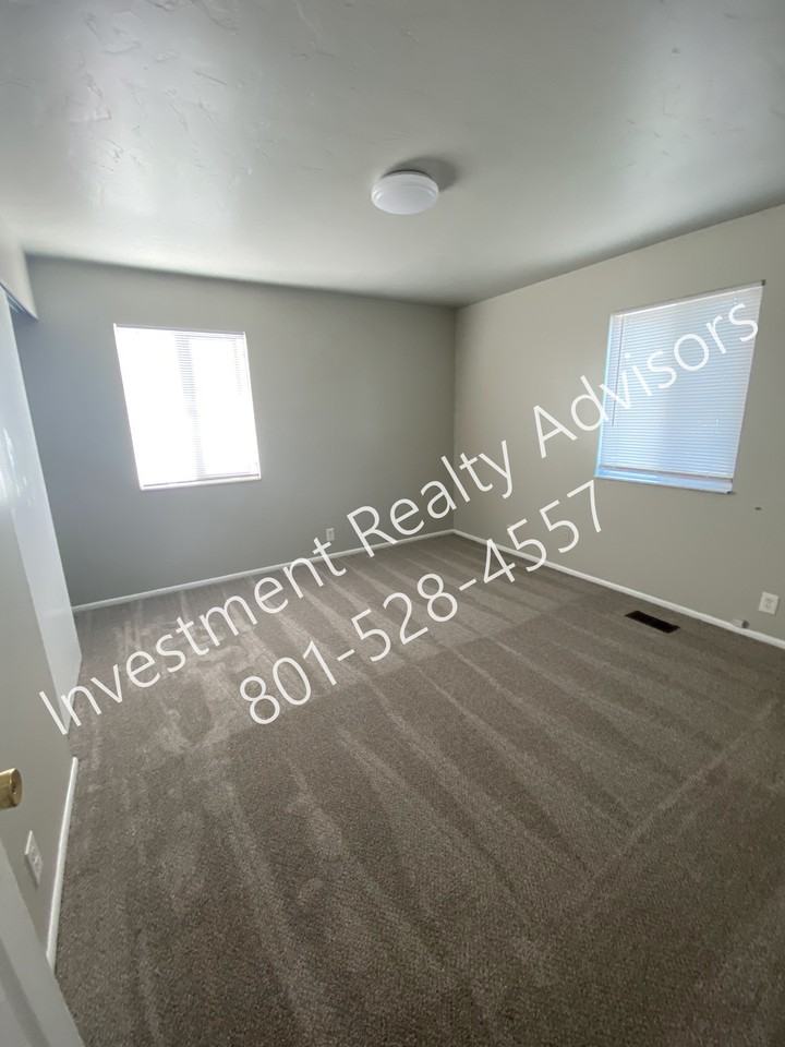 529 N Dexter St - Photo 4 of 9