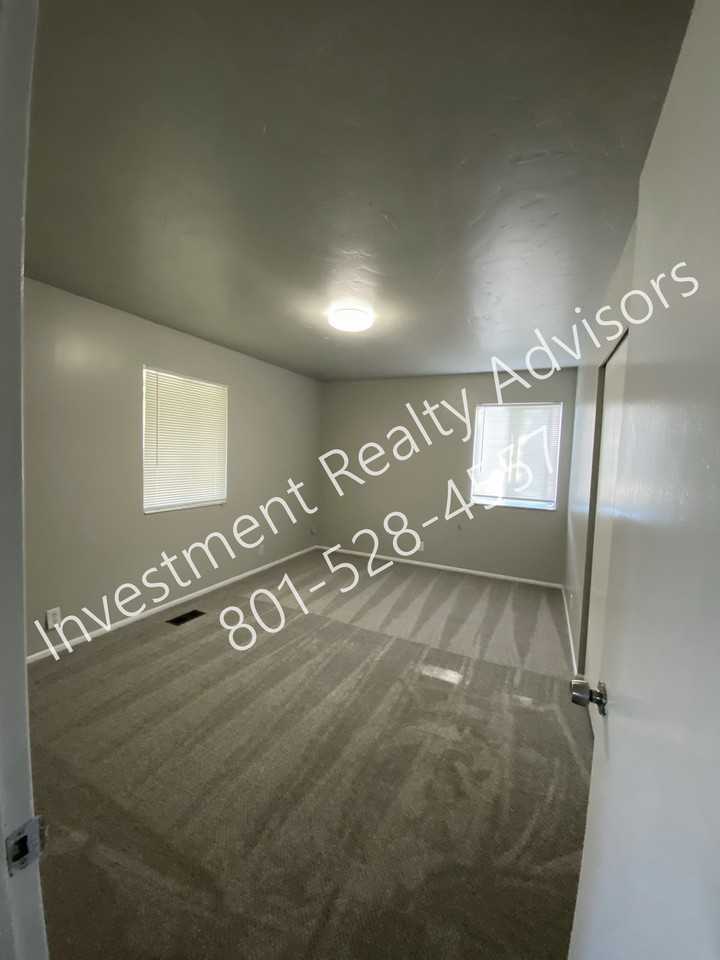 529 N Dexter St - Photo 7 of 9