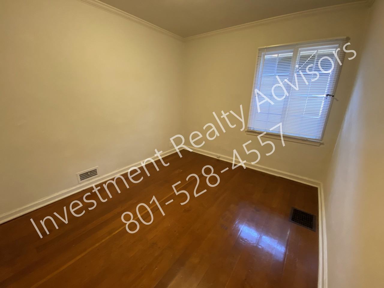 225 N Spencer Ct - Photo 6 of 13