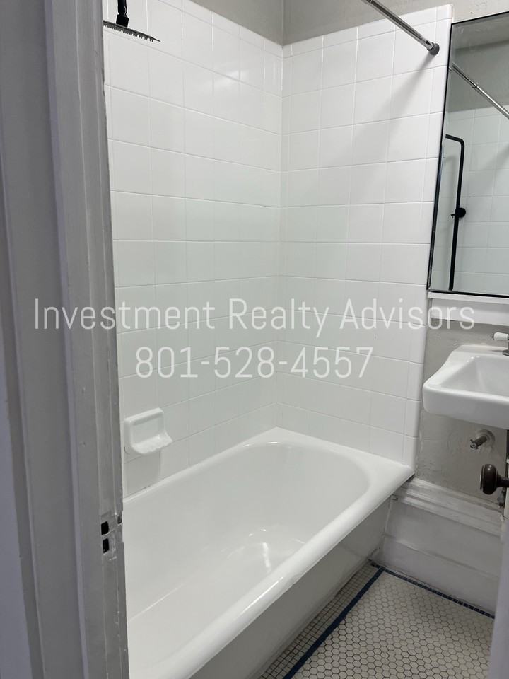 146 E 2nd Ave #2 - Photo 4 of 5