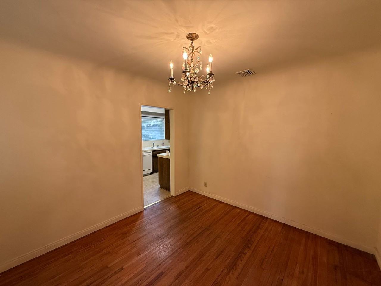 321 N Griffith Park Dr - Photo 4 of 19