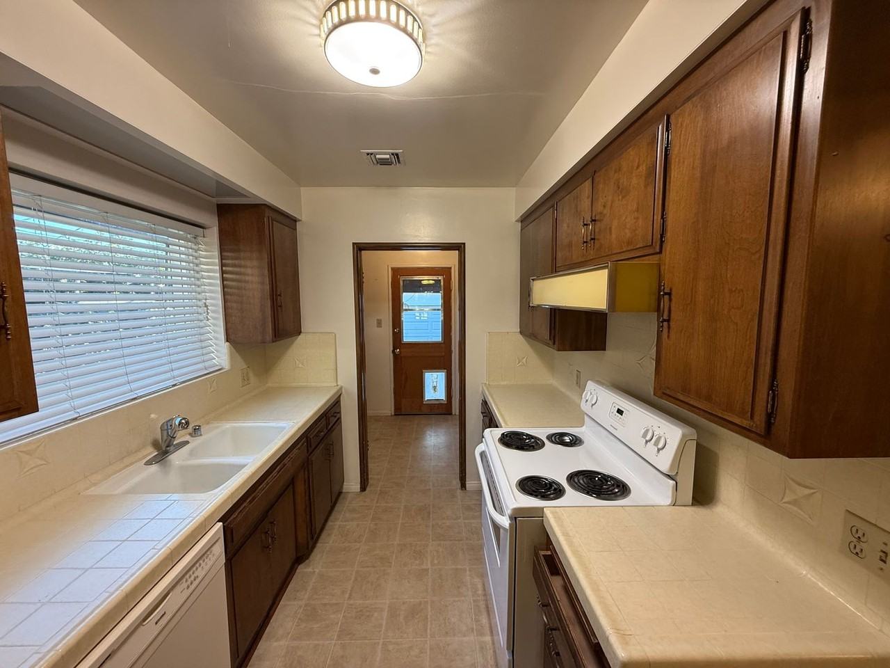 321 N Griffith Park Dr - Photo 6 of 19