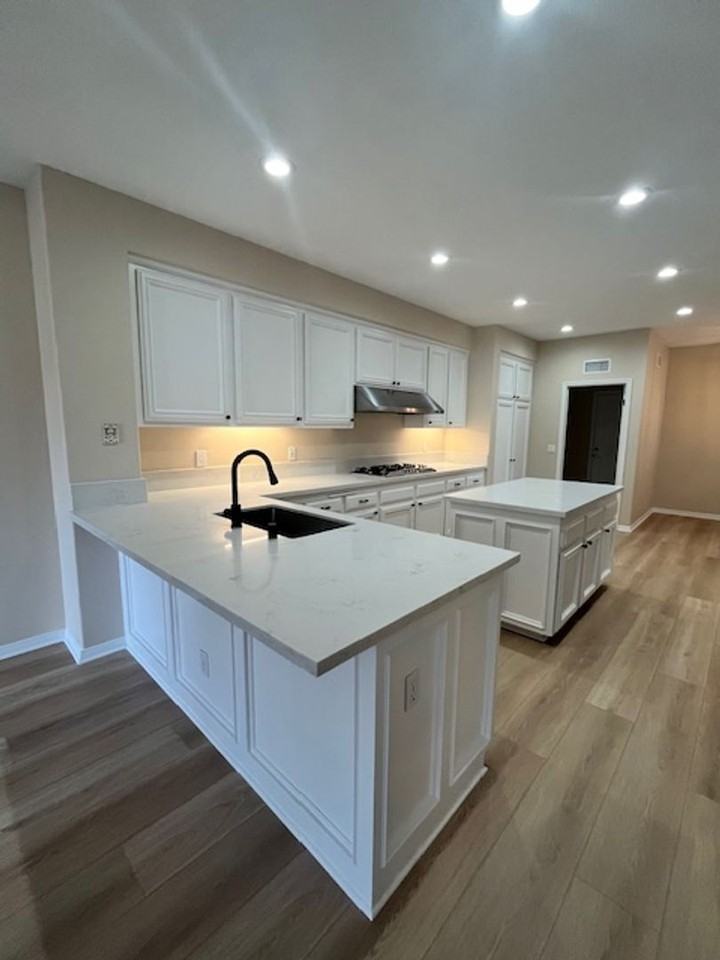 16 Brigmore Aisle - Photo 2 of 22