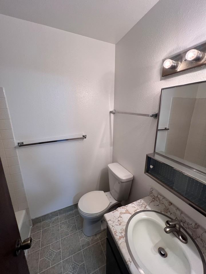 1162 E 400 S #8B - Photo 7 of 7