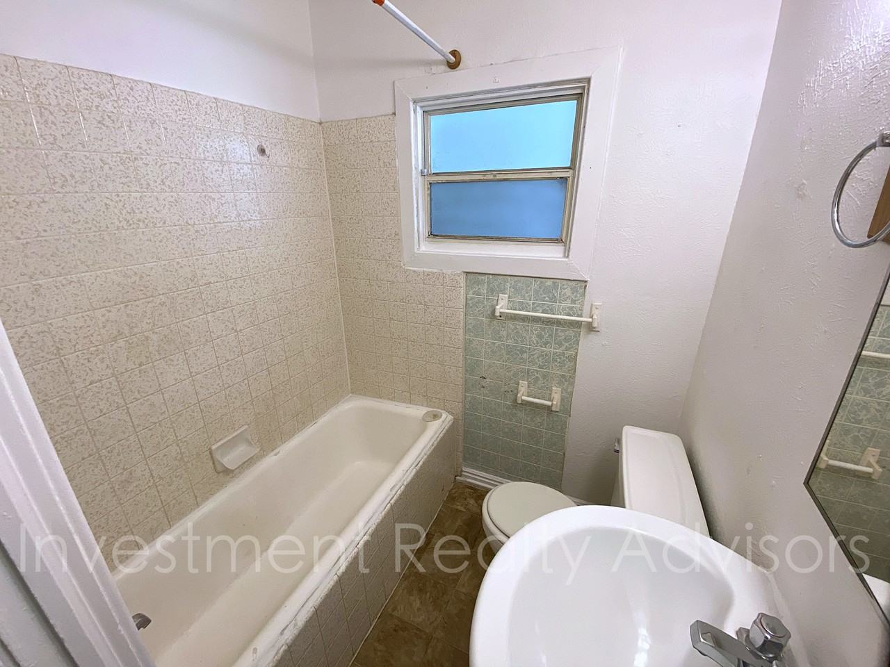 585 N Main St #10 - Photo 5 of 13