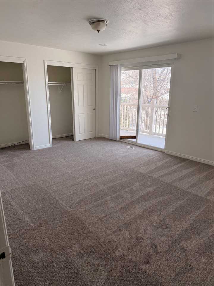 1239 S Emery St - Photo 3 of 11