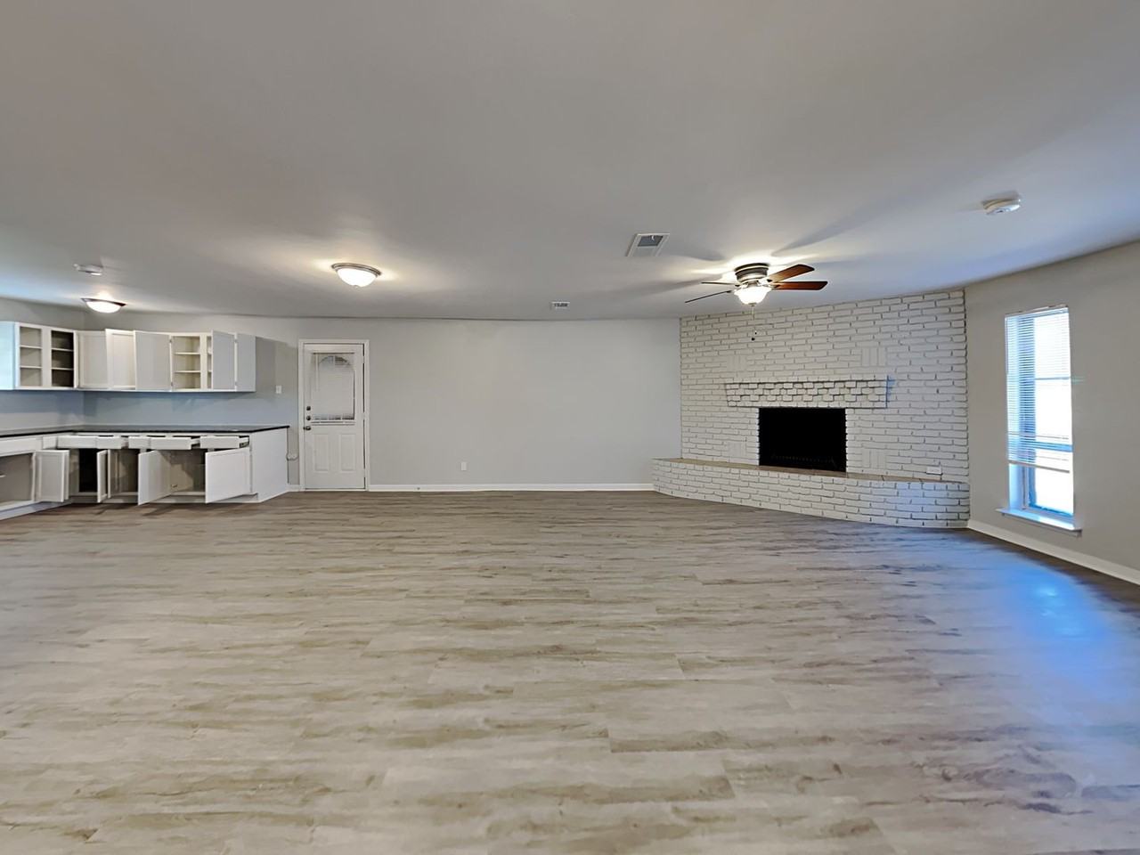 2138 Onetta Dr - Photo 4 of 16