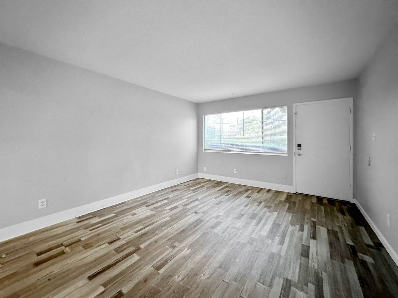 5405 Manzanita Ave - Photo 5 of 17