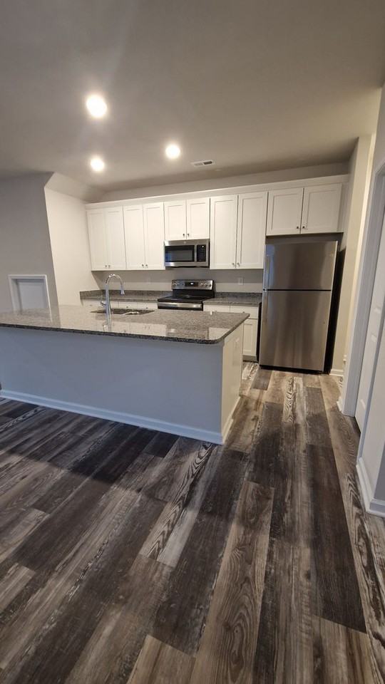 228 Hillcrest Dr - Photo 4 of 25