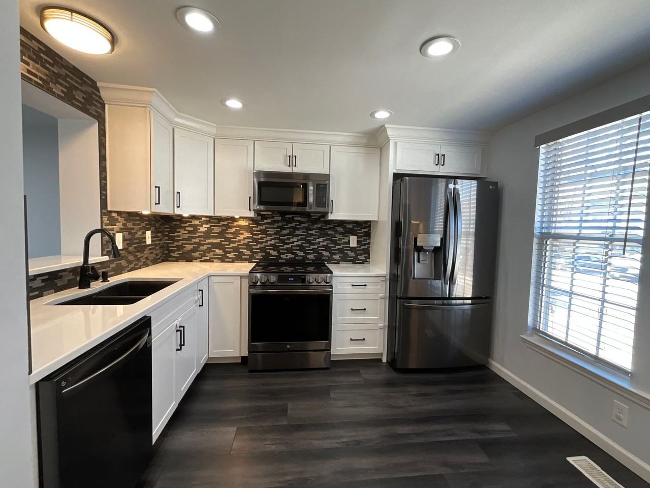 9405 Chippenham Dr - Photo 2 of 47