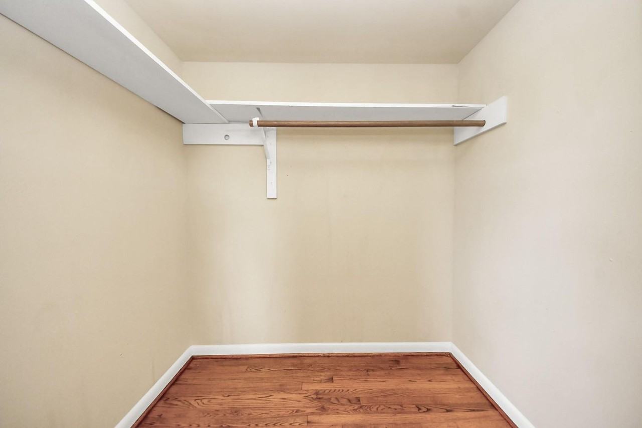 2513 Leslie St - Photo 5 of 36