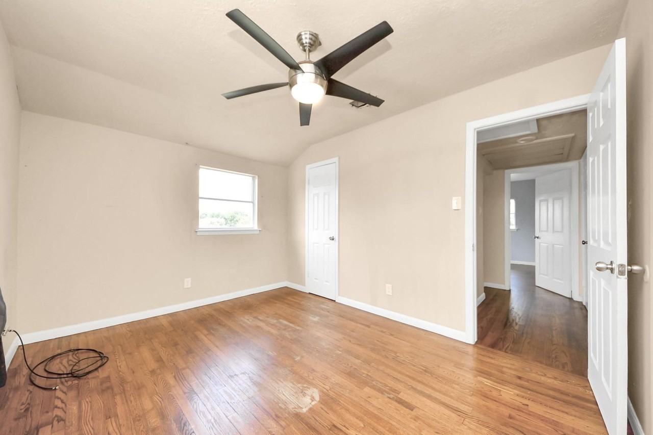 2513 Leslie St - Photo 6 of 36