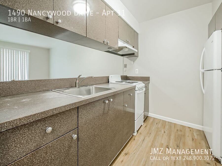 1490 Nancywood Dr #11 - Photo 5 of 12