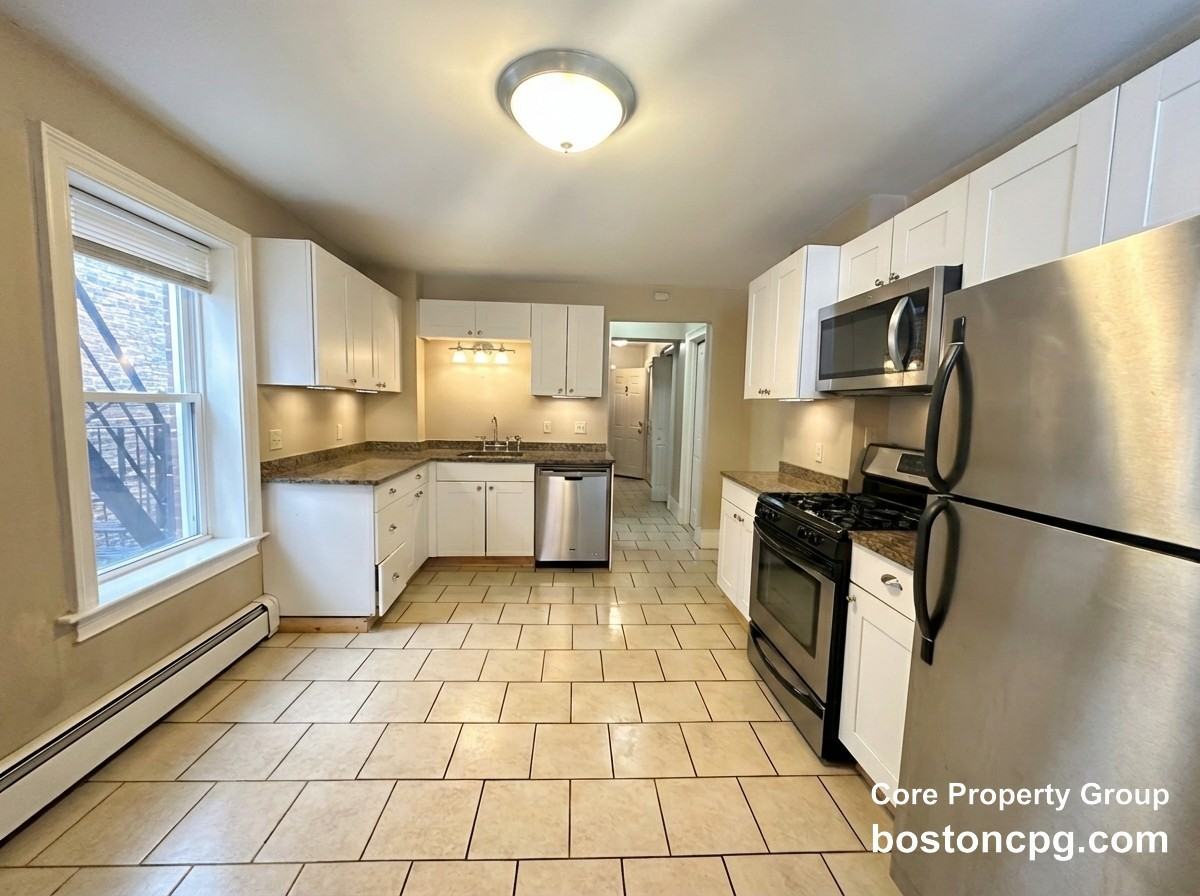 196 Salem St #3 - Photo 2 of 8