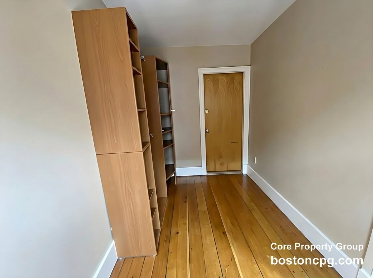 196 Salem St #3 - Photo 5 of 8