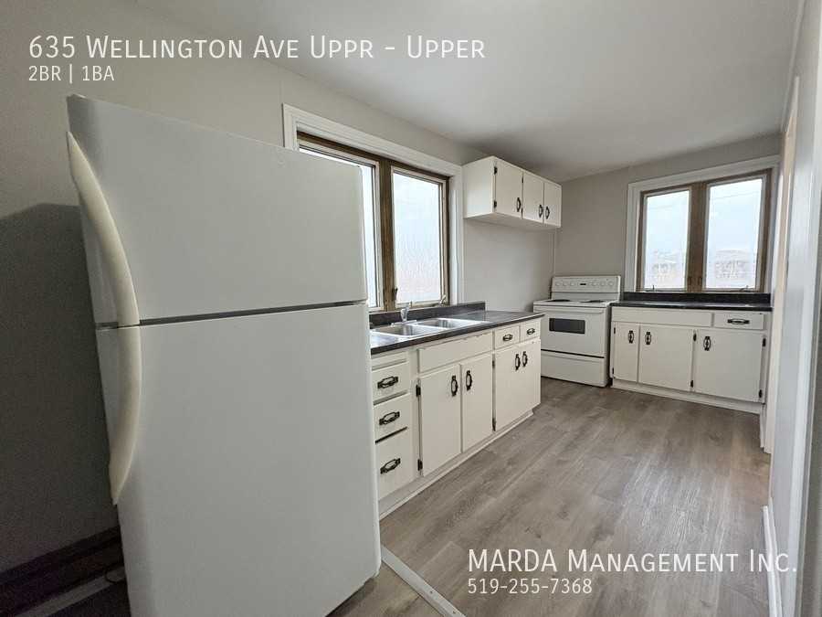 635 Wellington Ave Uppr - Photo 3 of 21