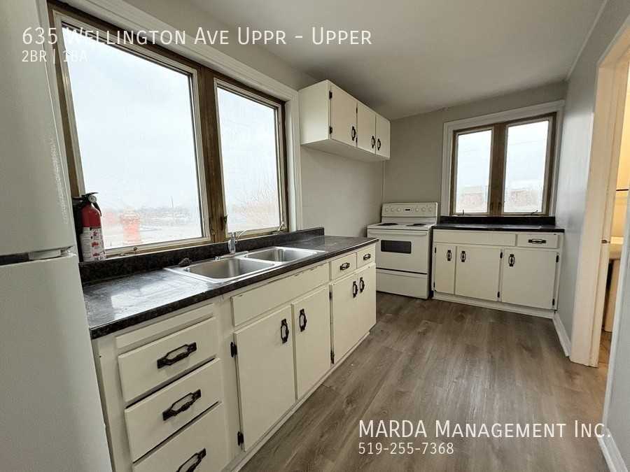 635 Wellington Ave Uppr - Photo 4 of 21