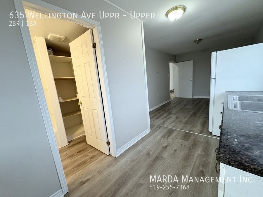 635 Wellington Ave Uppr - Photo 5 of 21