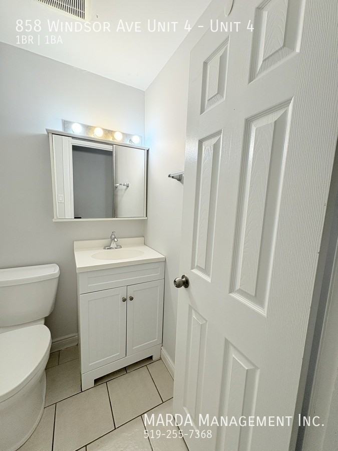 858 Windsor Ave Unit 4 #4 - Photo 6 of 22