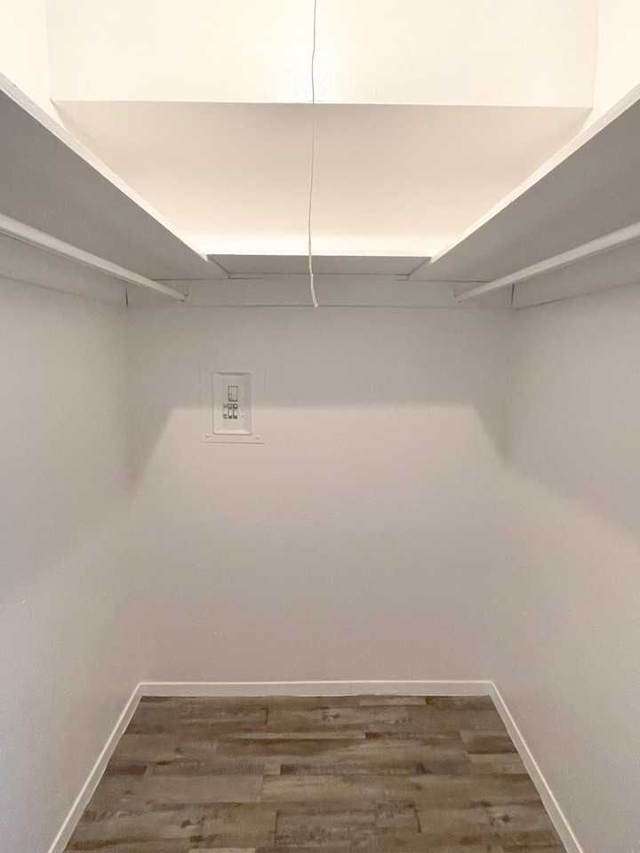 2717 W Jefferson Blvd #210 - Photo 5 of 10