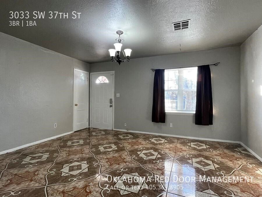3033 Sw 37th St - Photo 2 of 10