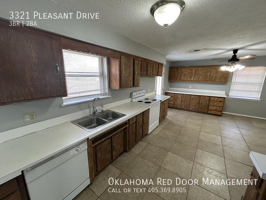 3321 Pleasant Dr - Photo 2 of 18