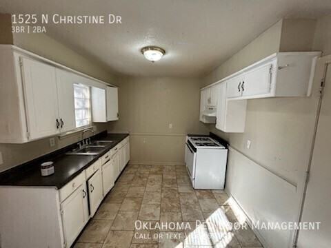 1525 N Christine Dr - Photo 4 of 21