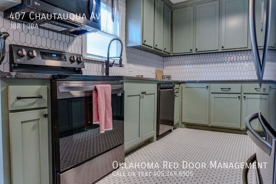 407 Chautauqua Ave - Photo 4 of 29