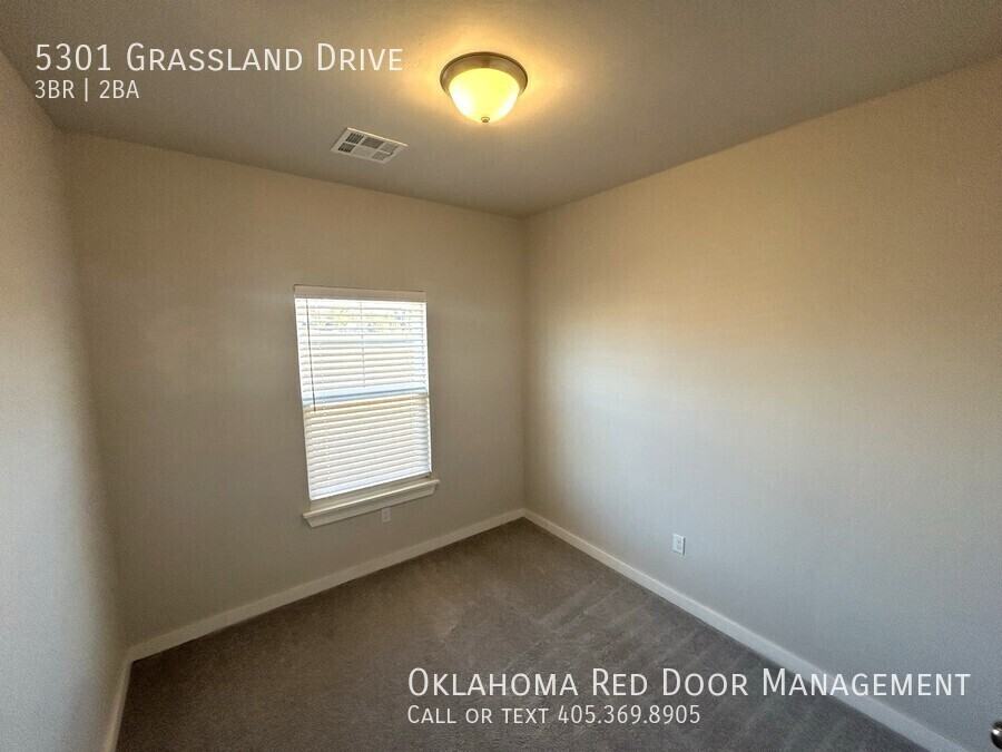 5301 Grassland Dr - Photo 4 of 28