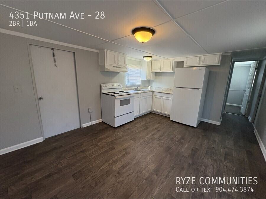 4351 Putnam Ave #28 - Photo 3 of 7