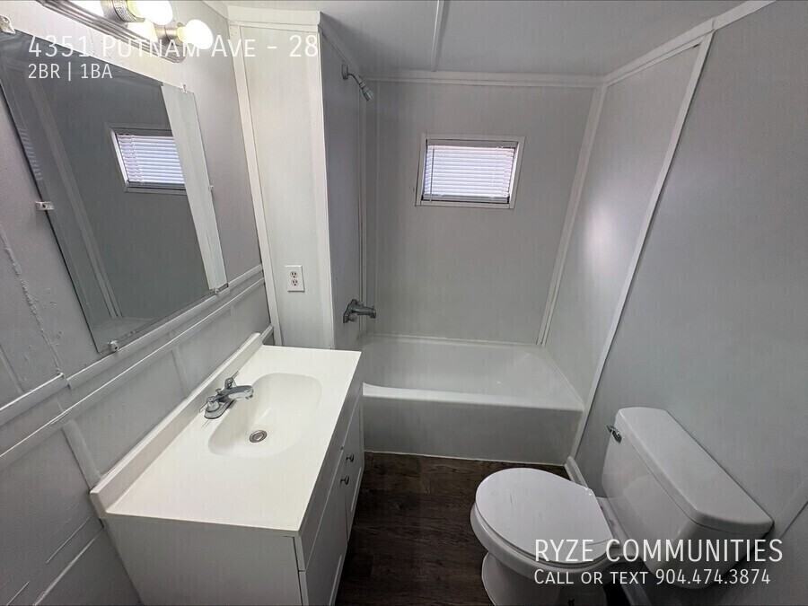 4351 Putnam Ave #28 - Photo 5 of 7