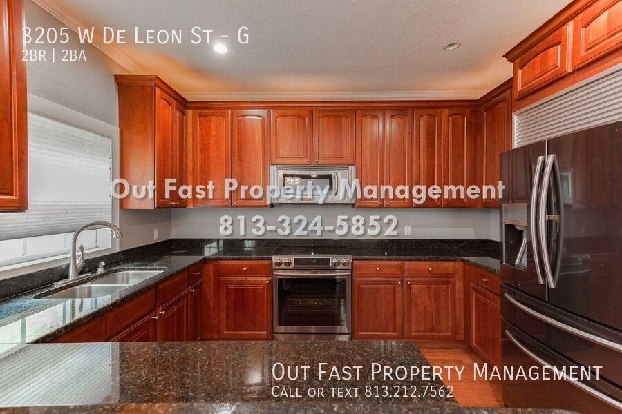 3205 W De Leon St #G - Photo 4 of 26