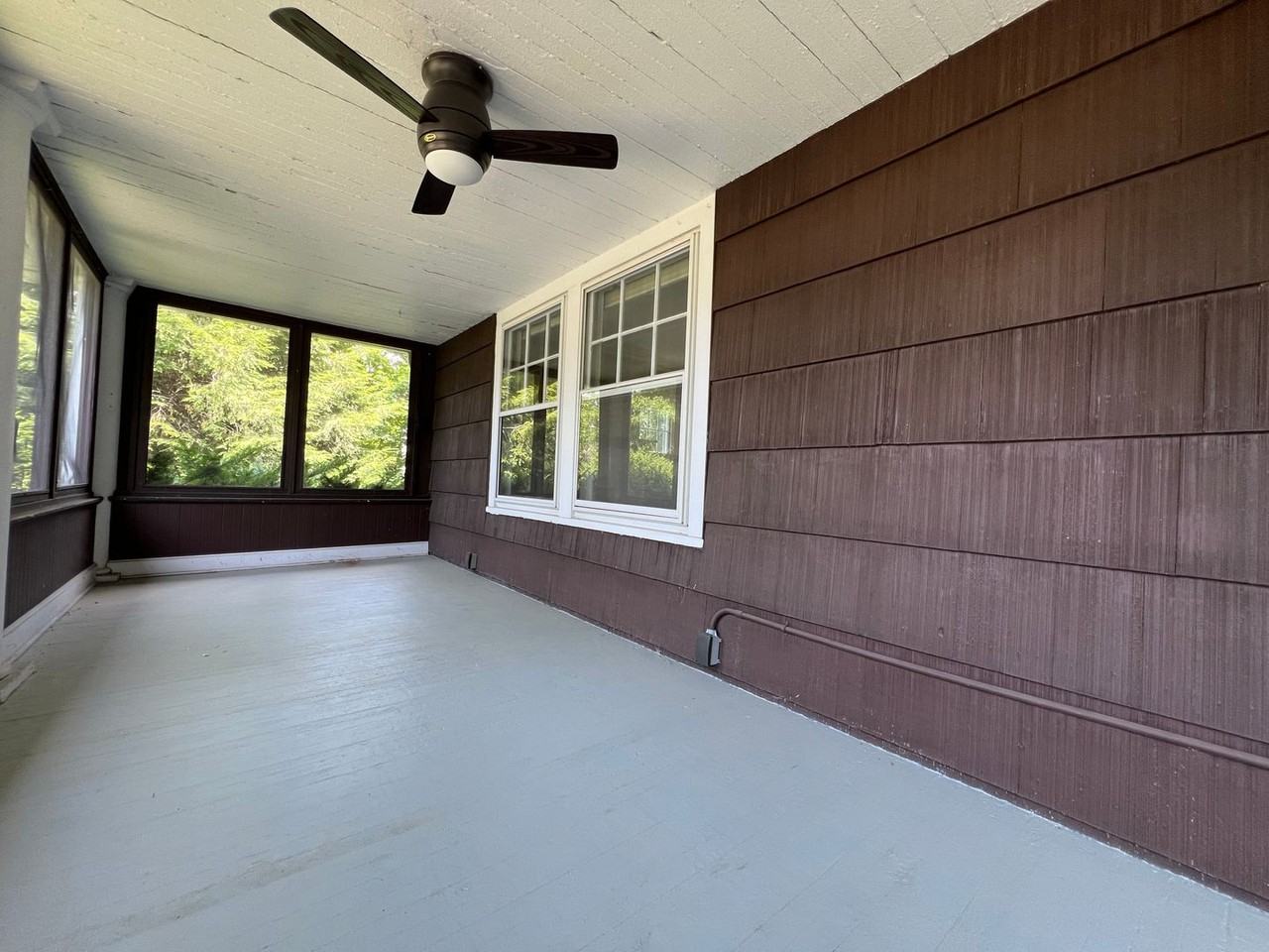 2425 Demington Dr - Photo 3 of 33