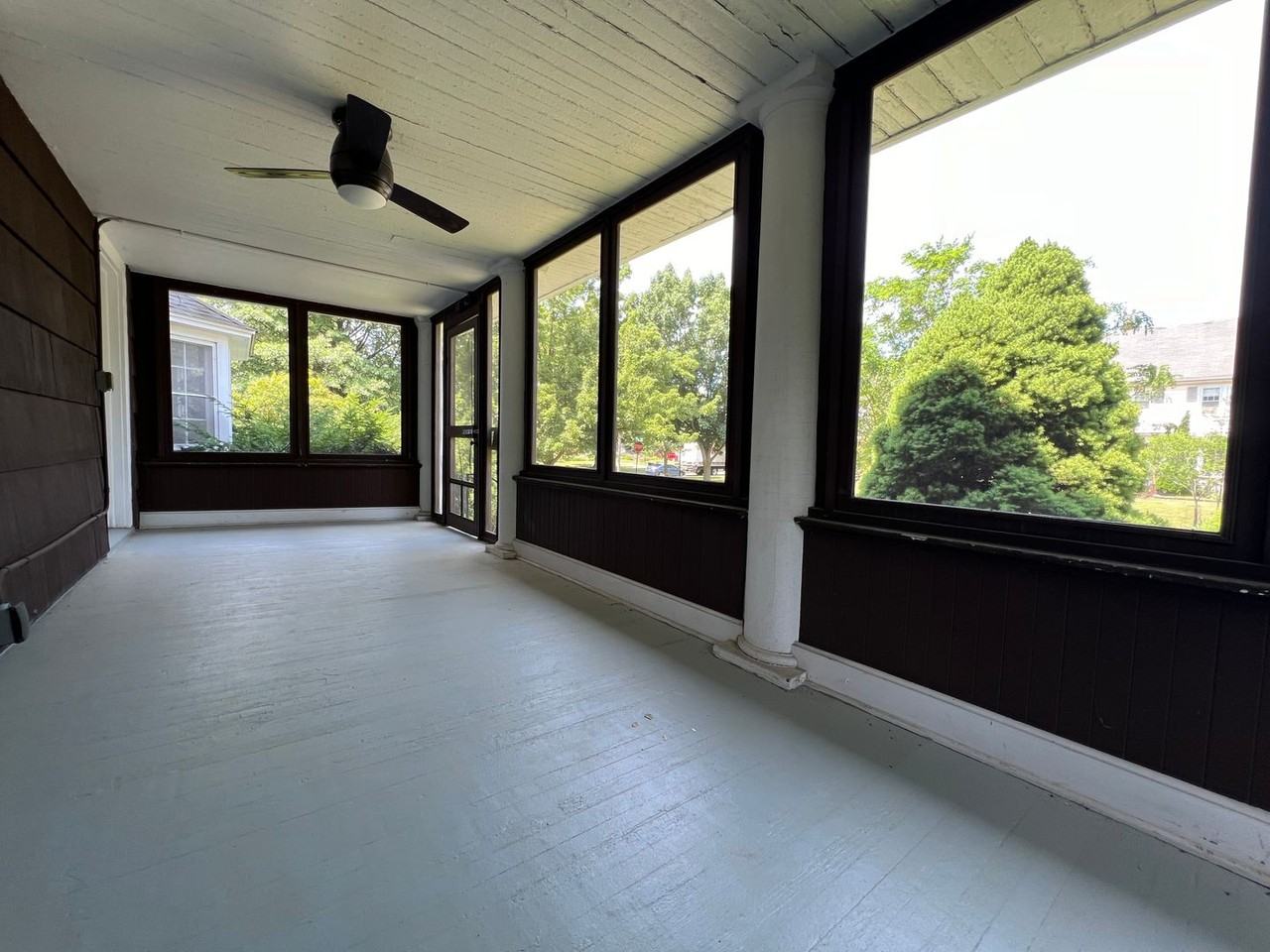 2425 Demington Dr - Photo 4 of 33