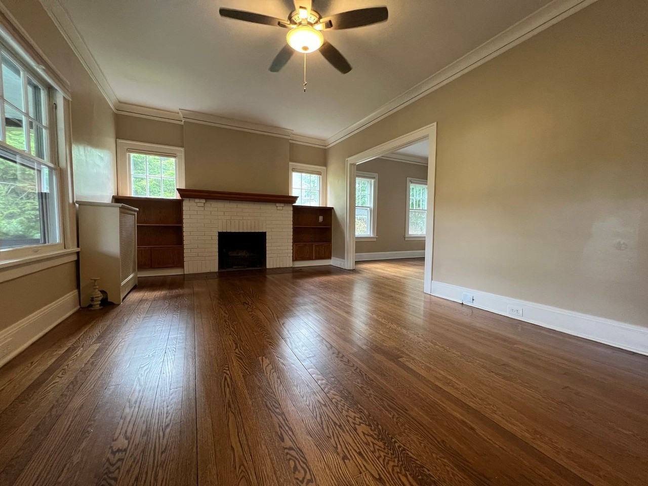 2425 Demington Dr - Photo 6 of 33