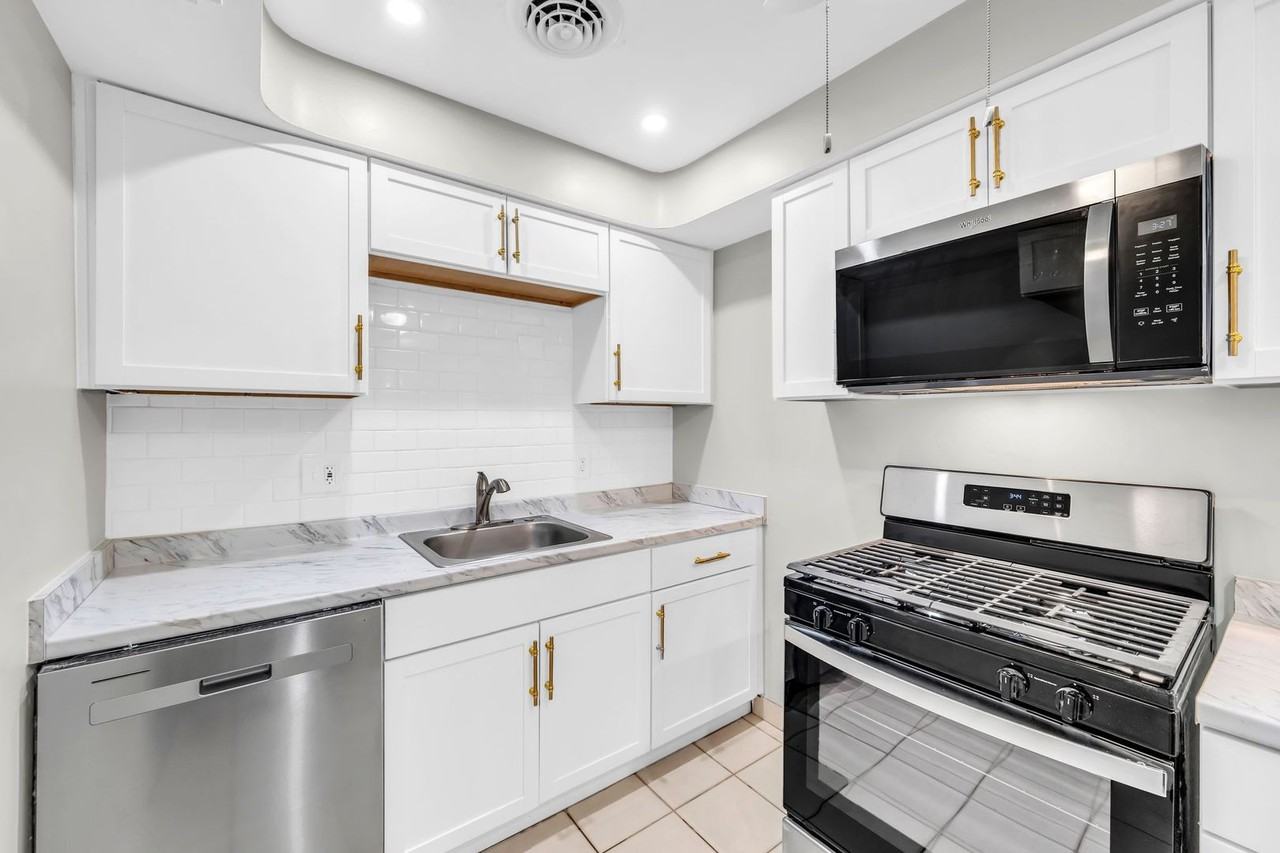 1386 Eastwood Ave - Photo 3 of 30