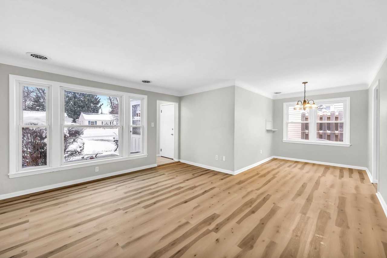 1386 Eastwood Ave - Photo 5 of 30