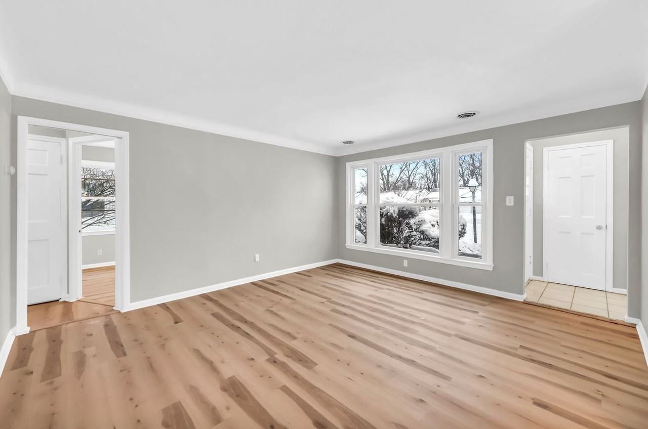 1386 Eastwood Ave - Photo 6 of 30