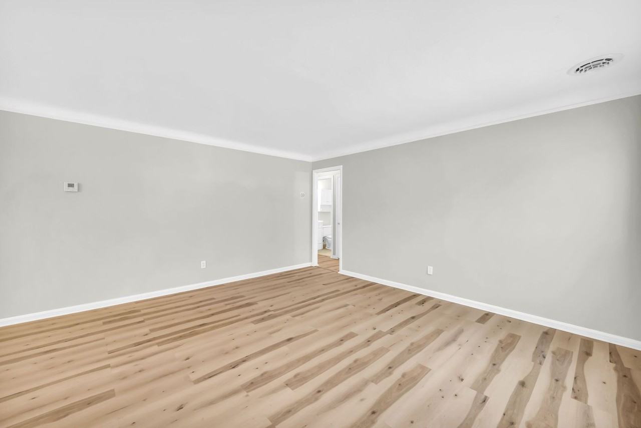 1386 Eastwood Ave - Photo 7 of 30