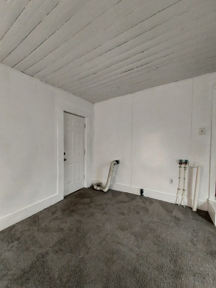 240 W Main St - Photo 4 of 8