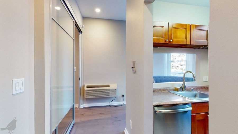 2032 15th St Nw #4 - Photo 4 of 33