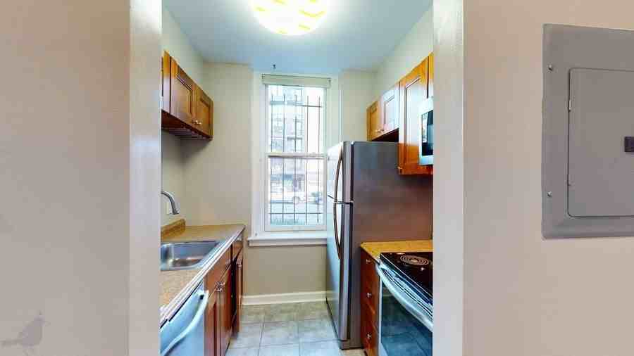 2032 15th St Nw #4 - Photo 5 of 33