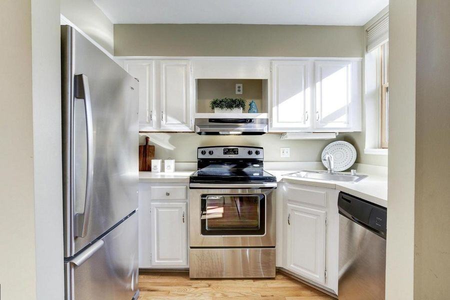 1811 Vernon St Nw #201 - Photo 5 of 12