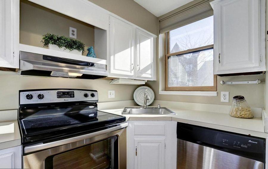 1811 Vernon St Nw #201 - Photo 6 of 12