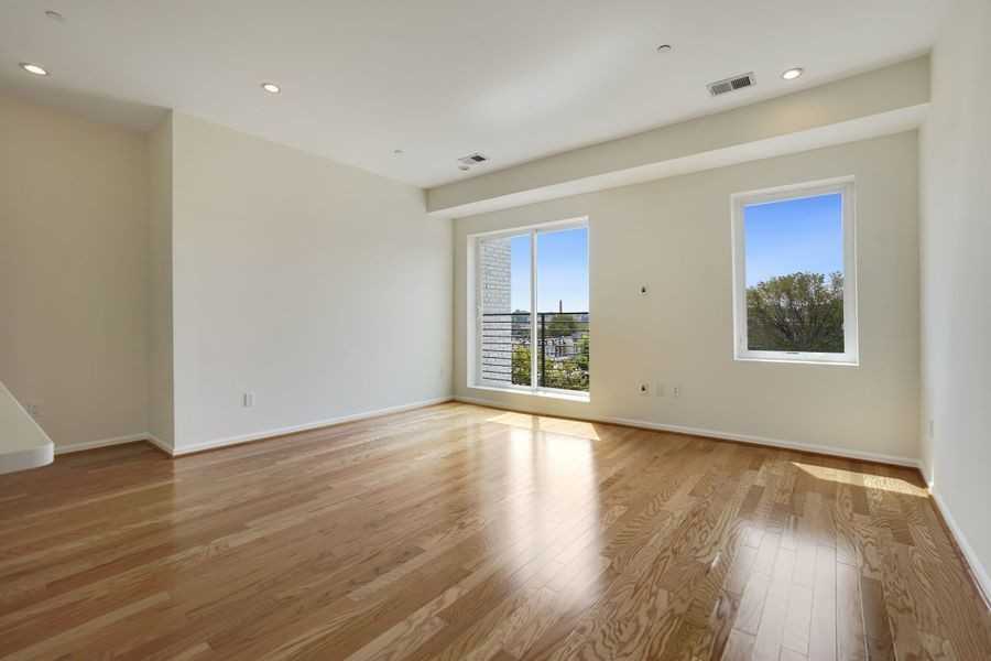 329 Rhode Island Ave Ne #404 - Photo 7 of 29