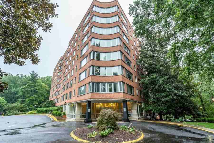 4200 Cathedral Ave Nw #515 - Photo 7 of 36