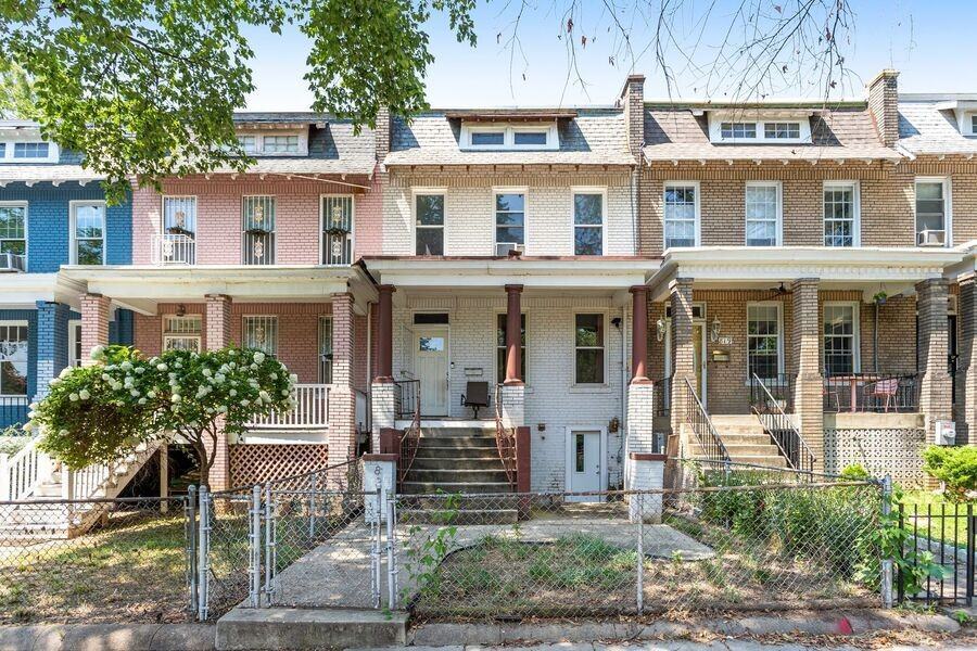 821 Kentucky Ave Se - Photo 2 of 50