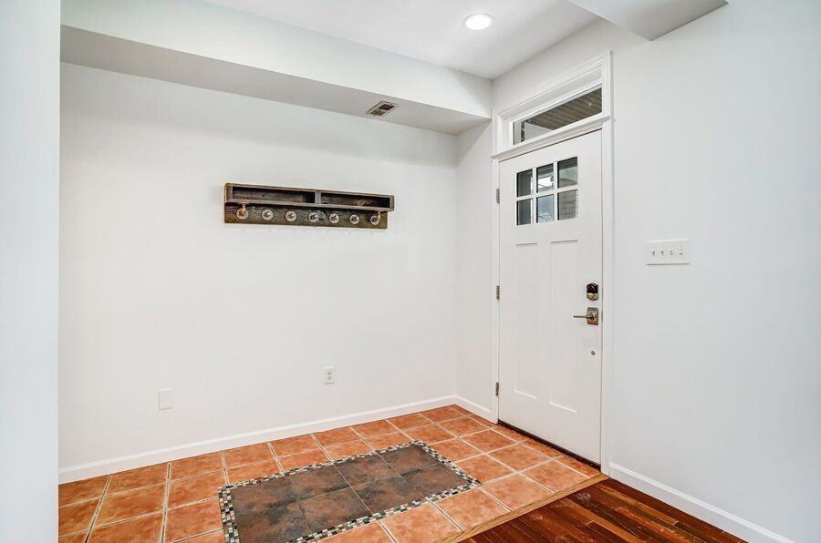 645 Girard St Ne - Photo 3 of 50