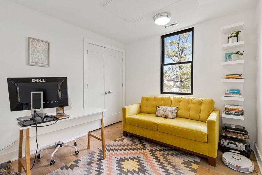 1012 Harvard St Nw #7 - Photo 3 of 27